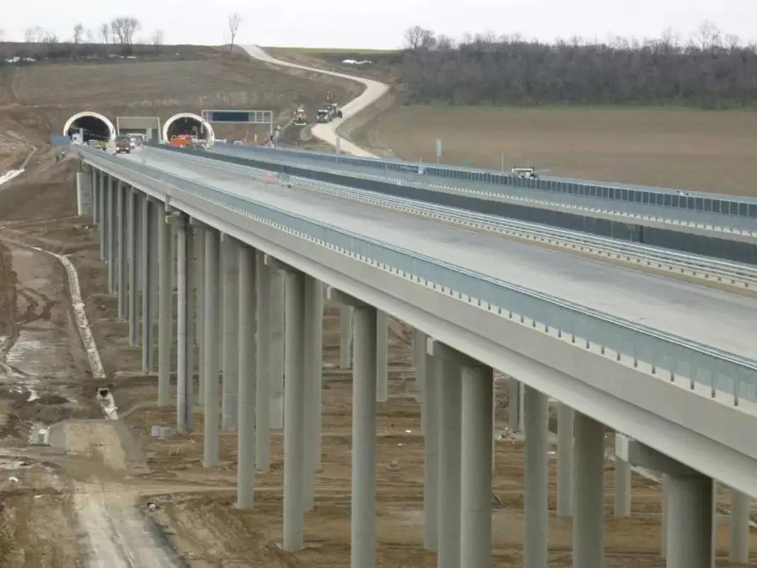 M6 autópálya mederlap-burkolás, Dunaújváros